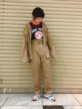 「w closet（ダブルクローゼット）のアイテム（パンツ、ベージュ系）」を使った、Risako Nakaさん（レディース・160cm）の春コーディネート