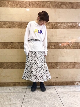 「w closet（ダブルクローゼット）のアイテム（スカート、ホワイト系）」を使った、Risako Nakaさん（レディース・160cm）の春コーディネート