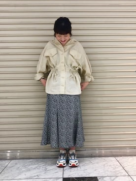 「w closet（ダブルクローゼット）のアイテム（シャツ/ブラウス、ベージュ系）」を使った、Risako Nakaさん（レディース・160cm）の春コーディネート