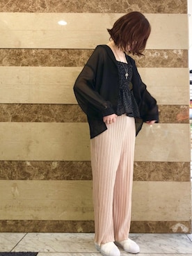 「w closet（ダブルクローゼット）のアイテム（シャツ/ブラウス、ブラック系）」を使った、Risako Nakaさん（レディース・160cm）の夏コーディネート