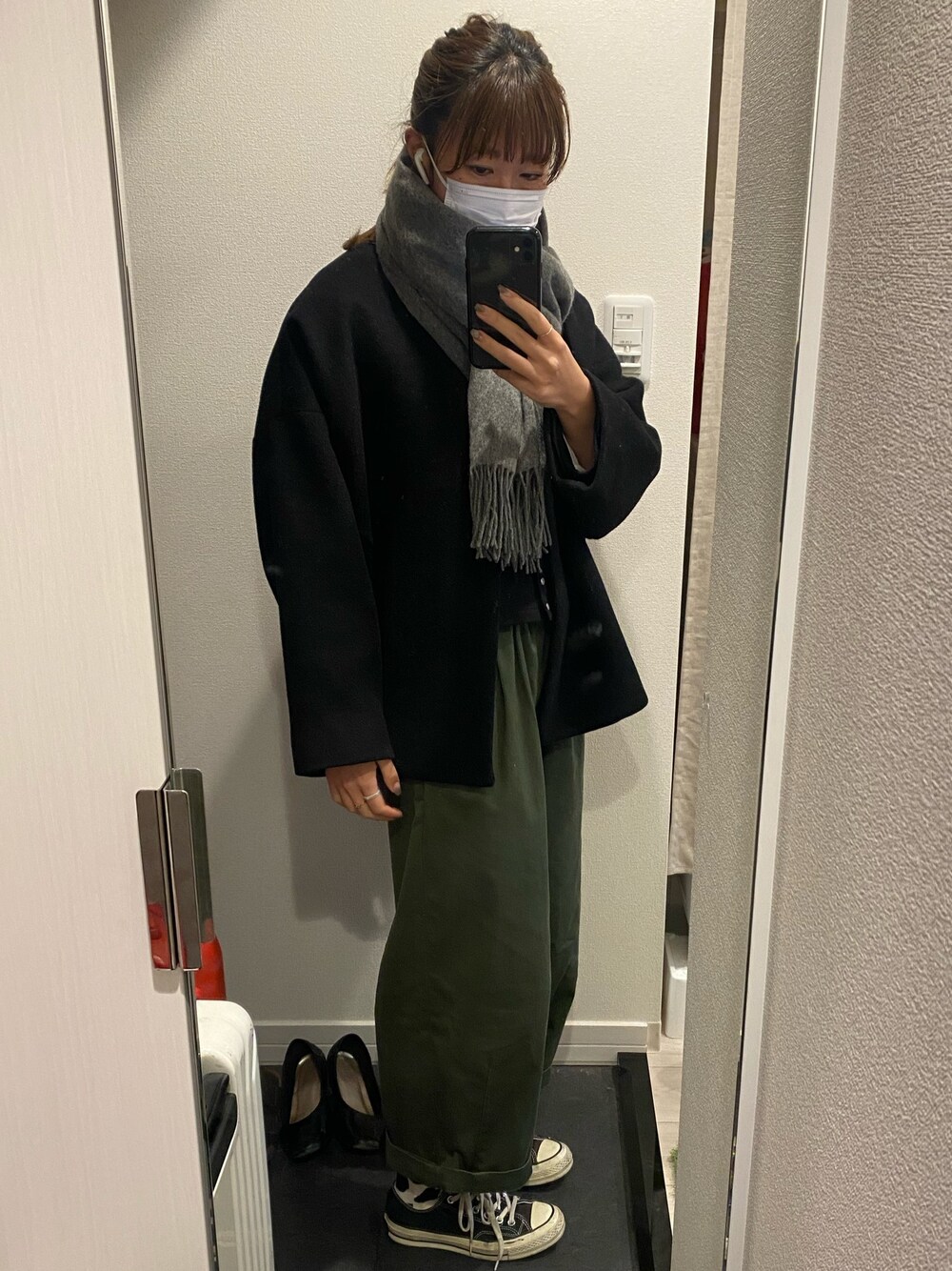 「Happy Socksのアイテム（ソックス/靴下、ブラック系）」を使った、Mieさん（レディース・160cm）の冬コーディネートの1枚目の写真