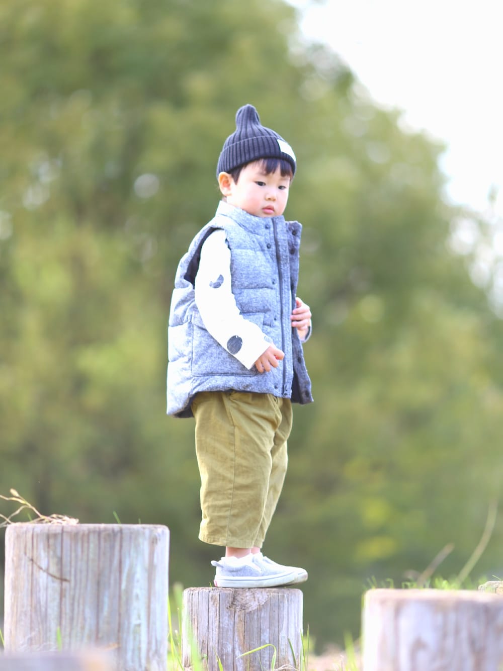 「秋のコーデ、GAP、韓国子供服、ZARA KIDS、monmimi、ダウンベスト」｜「ZARAのアイテム（Tシャツ/カットソー、ホワイト系）」を使った、takeさん（キッズ・90cm）の秋コーディネートの1枚目の写真