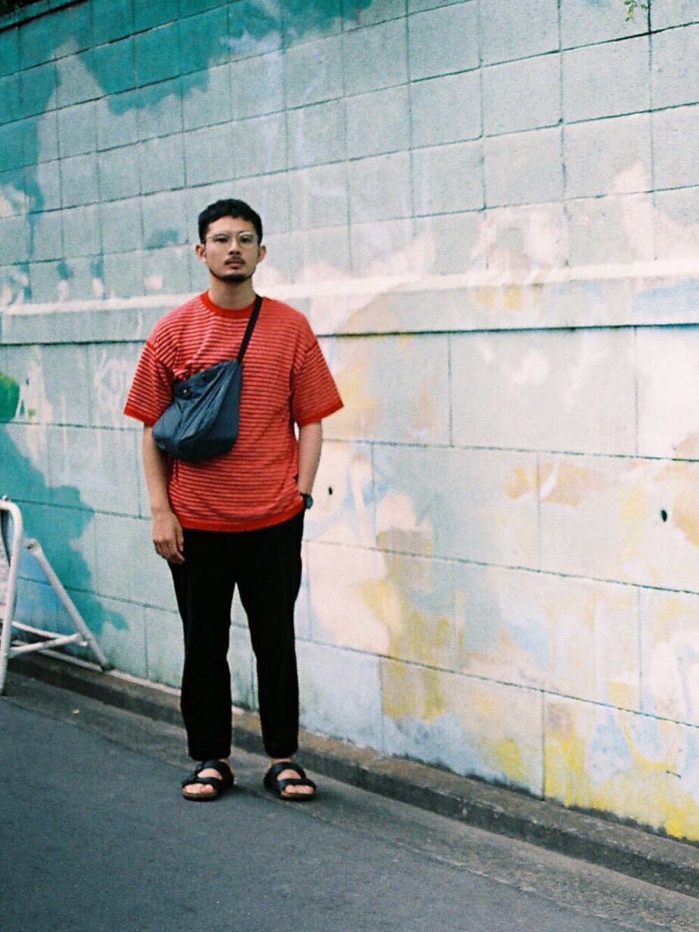 「夏、ビルケンシュトック、Steven Alan、crepuscule、ボーダー、ボーダートップス、めがね、サンダル」｜「crepusculeのアイテム（Tシャツ/カットソー、レッド系）」を使った、Kohei Eguchiさん（メンズ・175cm）の夏コーディネートの1枚目の写真