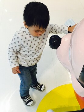 「UNIQLO（ユニクロ）のアイテム（パーカー、ホワイト系）」を使った、多美さん（キッズ・90cm）の冬コーディネート