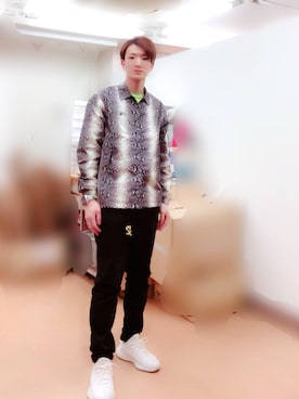 「ネオンカラー」｜「アイテム（ナイロンジャケット）」を使った、HIDEさん（メンズ・180cm）の春コーディネート