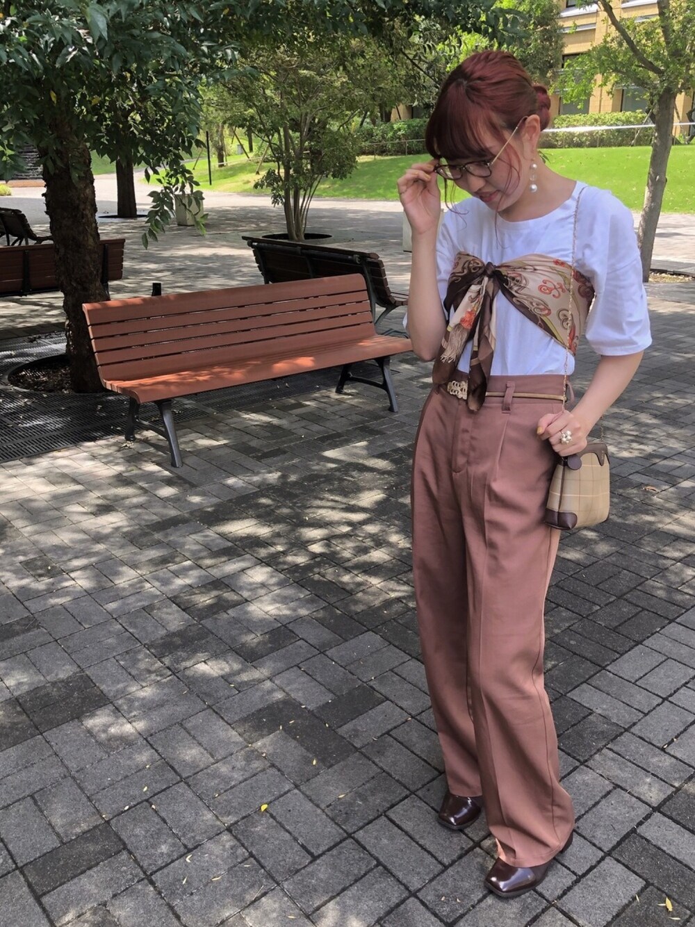 「秋コーデ、古着女子、スカーフ、お洒落さんとつながりたい、burberry、パンツスタイル、RETOROGIRL、mystic、赤髪、クラシックメガネコーデ」｜「JINSの【Modern classic combi】（メガネ、ブラック系）」を使った、きらめきさんさん（レディース・163cm）の秋コーディネートの1枚目の写真