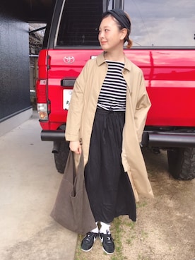 「ヘアバンド」｜「アイテム（ステンカラーコート）」を使った、よちさん（レディース・157cm）の春コーディネート