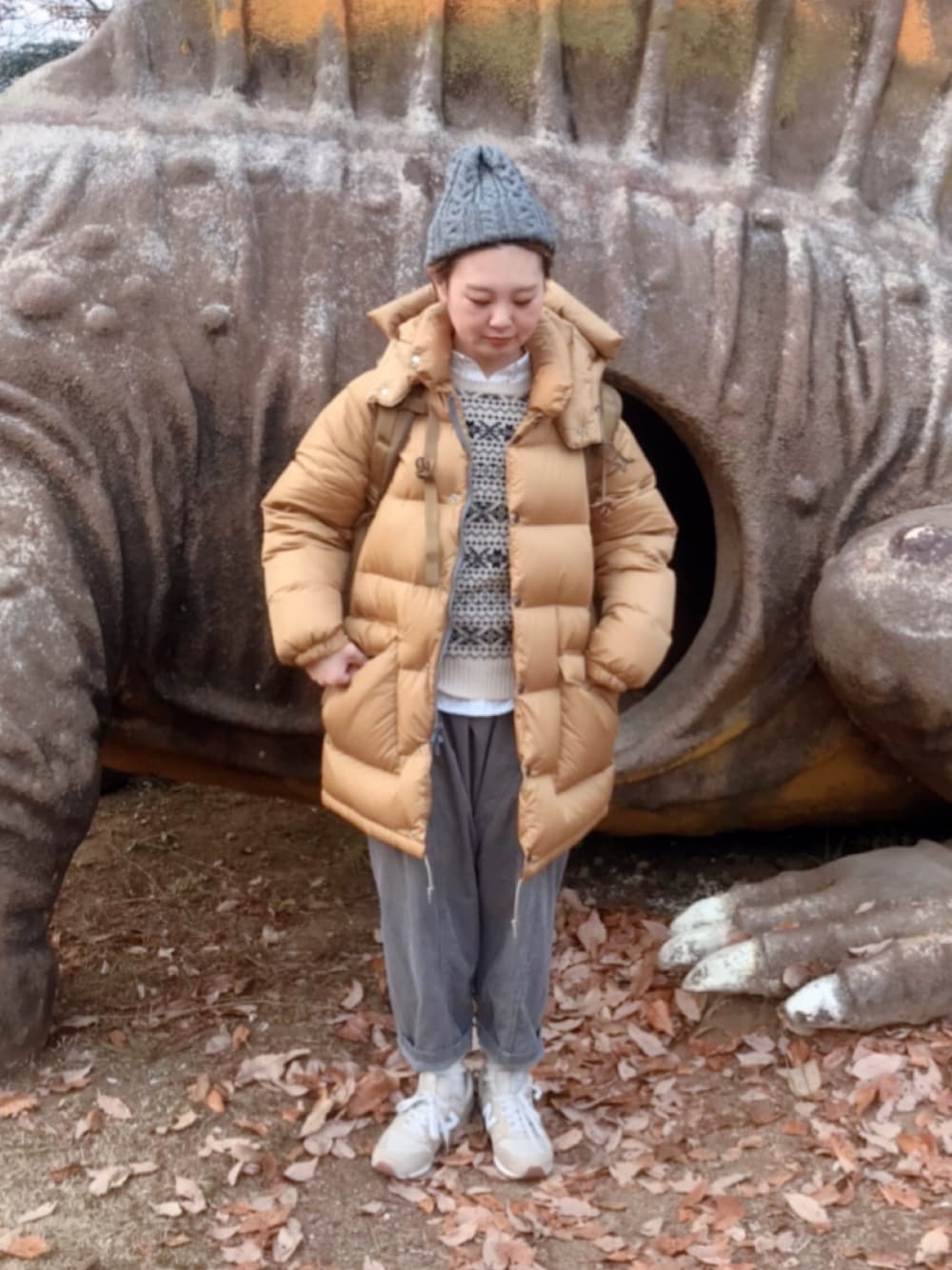 「公園、アクティブ、ダウンジャケット、ママコーデ、防寒　」｜「HIGHLAND 2000の【LH】HIGHLAND２０００/ハイランド２０００/BOB CAP（ニットキャップ/ビーニー、ブラック系）」を使った、よちさん（レディース・157cm）の冬コーディネートの1枚目の写真