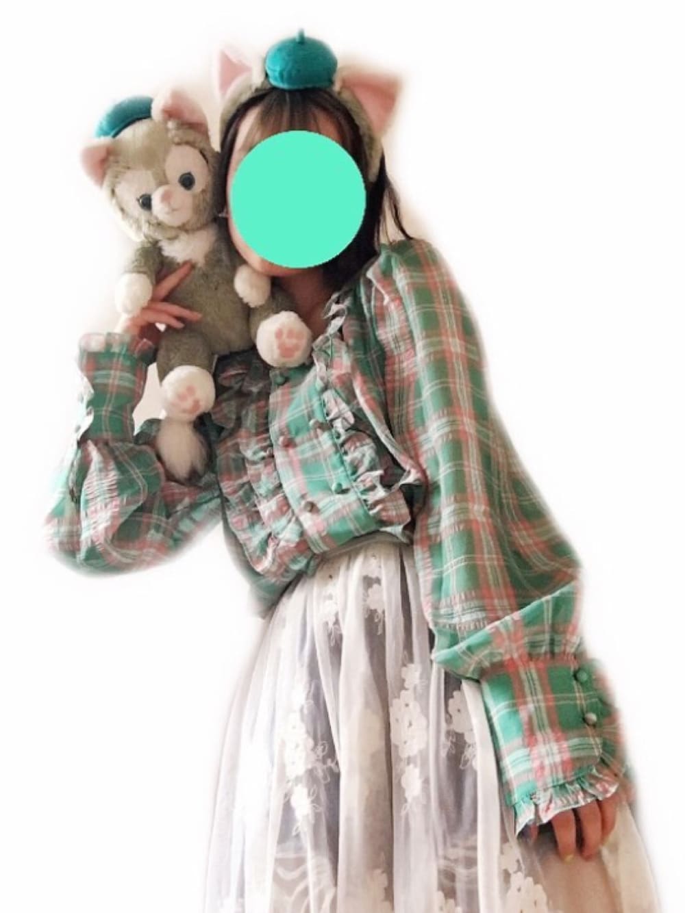 「春コーデ、ジェラトーニ、ジェラトーニコーデ、ディズニーコーデ、ジェラトーニバウンド、おしゃれさんと繋がりたい、洋服好きさんこの指と〜まれっ☝️☺️、デニム、ootd、fashion」｜「imvelyのアイテム（シャツ/ブラウス、グリーン系）」を使った、artmeikingさん（レディース・156cm）の春コーディネートの1枚目の写真