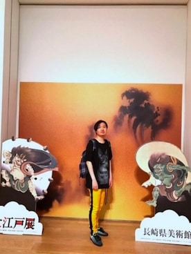 「美術館」｜「アイテム（Tシャツ/カットソー）」を使った、shunve  and pocochiさん（メンズ・172cm）の春コーディネート