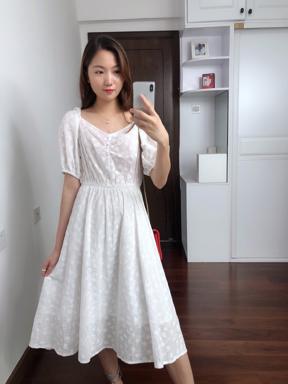 「ootd、夏、休闲、日系极简、连衣裙、女人味、韩系」｜「晓梦梦的工作室のアイテム（ワンピース、ホワイト系）」を使った、晓梦梦さん（レディース・164cm）の夏コーディネートの1枚目の写真