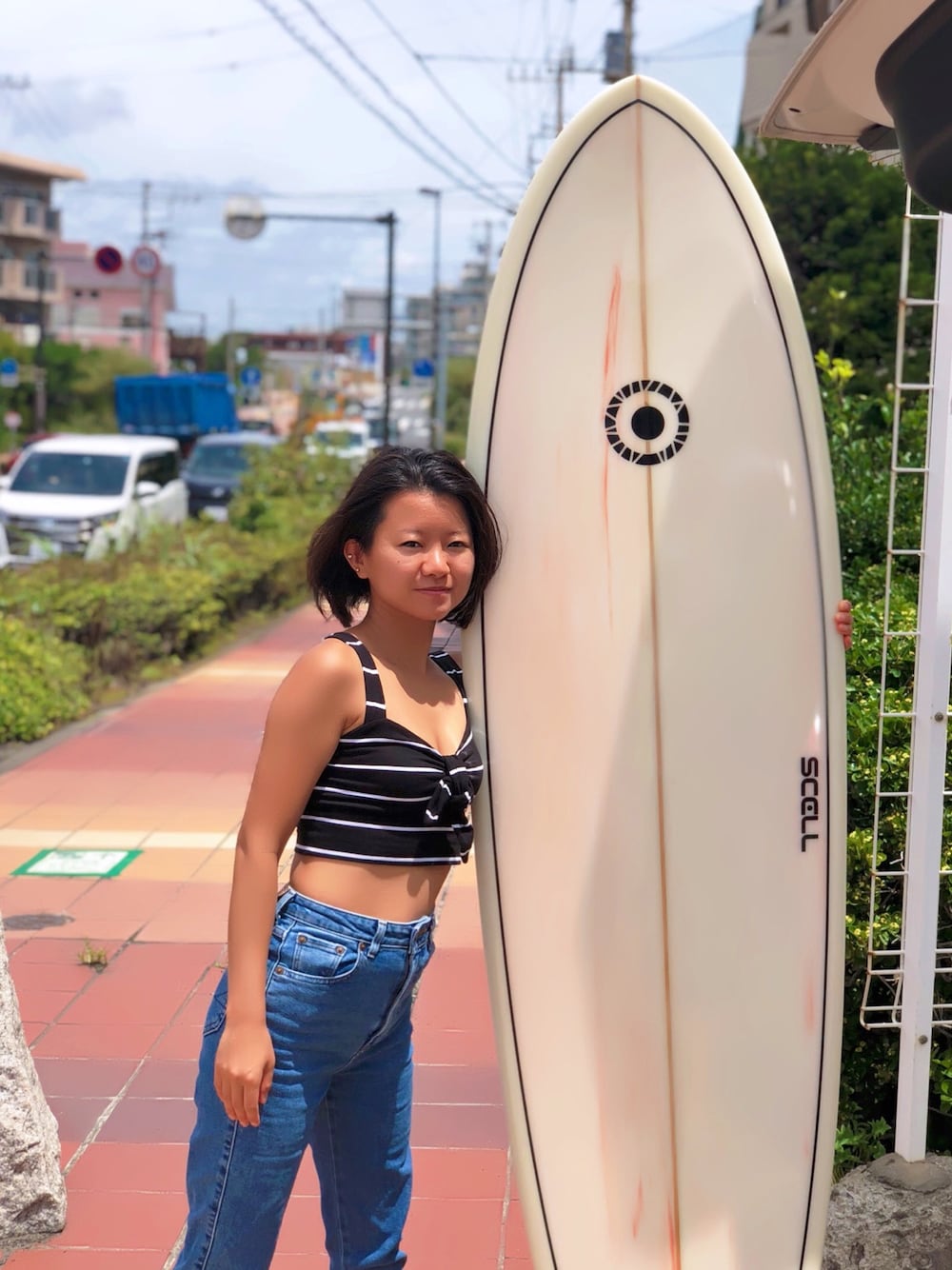 「夏、サーフィン、ラクチンコーデ、プチプラ、休日コーデ、ハイウエスト、シンプルコーデ、キャミソール、デニム」｜「juemiのアイテム（デニムパンツ、ブルー系）」を使った、えちゃん②さん（レディース・152cm）の夏コーディネートの1枚目の写真