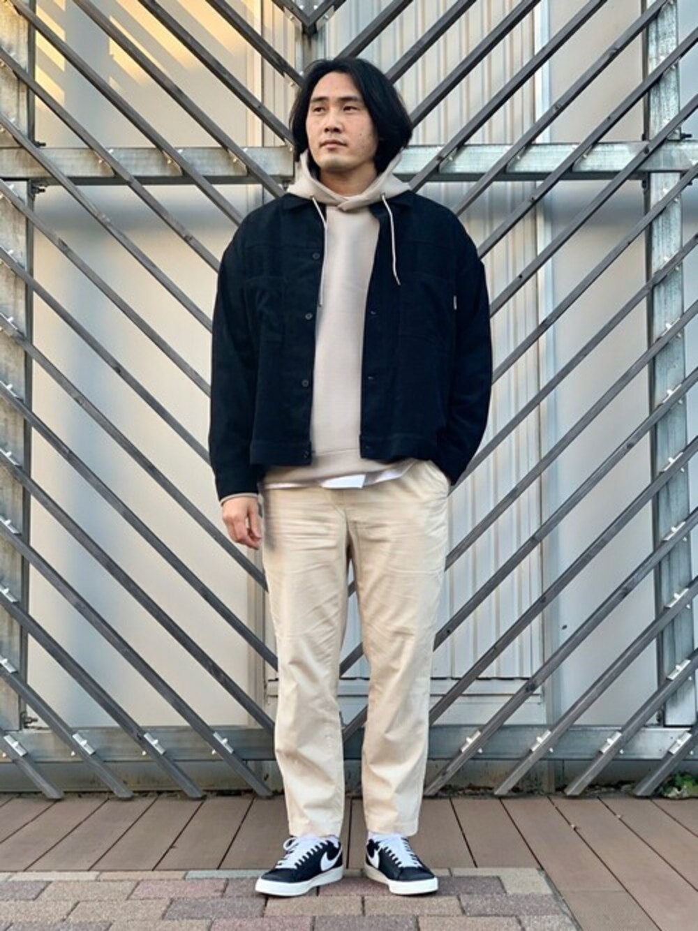 「コーデュロイ、NIKE、パーカー、コーデュロイパンツ、ナイキ、パーカーコーデ、417 EDIFICE」｜「417 EDIFICEの◆ライトコールブッチャーパンツ（その他パンツ、ホワイト系）」を使った、MASAさん（メンズ・183cm）の冬コーディネートの1枚目の写真
