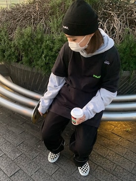「HUF」｜「アイテム（スリッポン）」を使った、アイナさん（レディース・150cm）の冬コーディネート