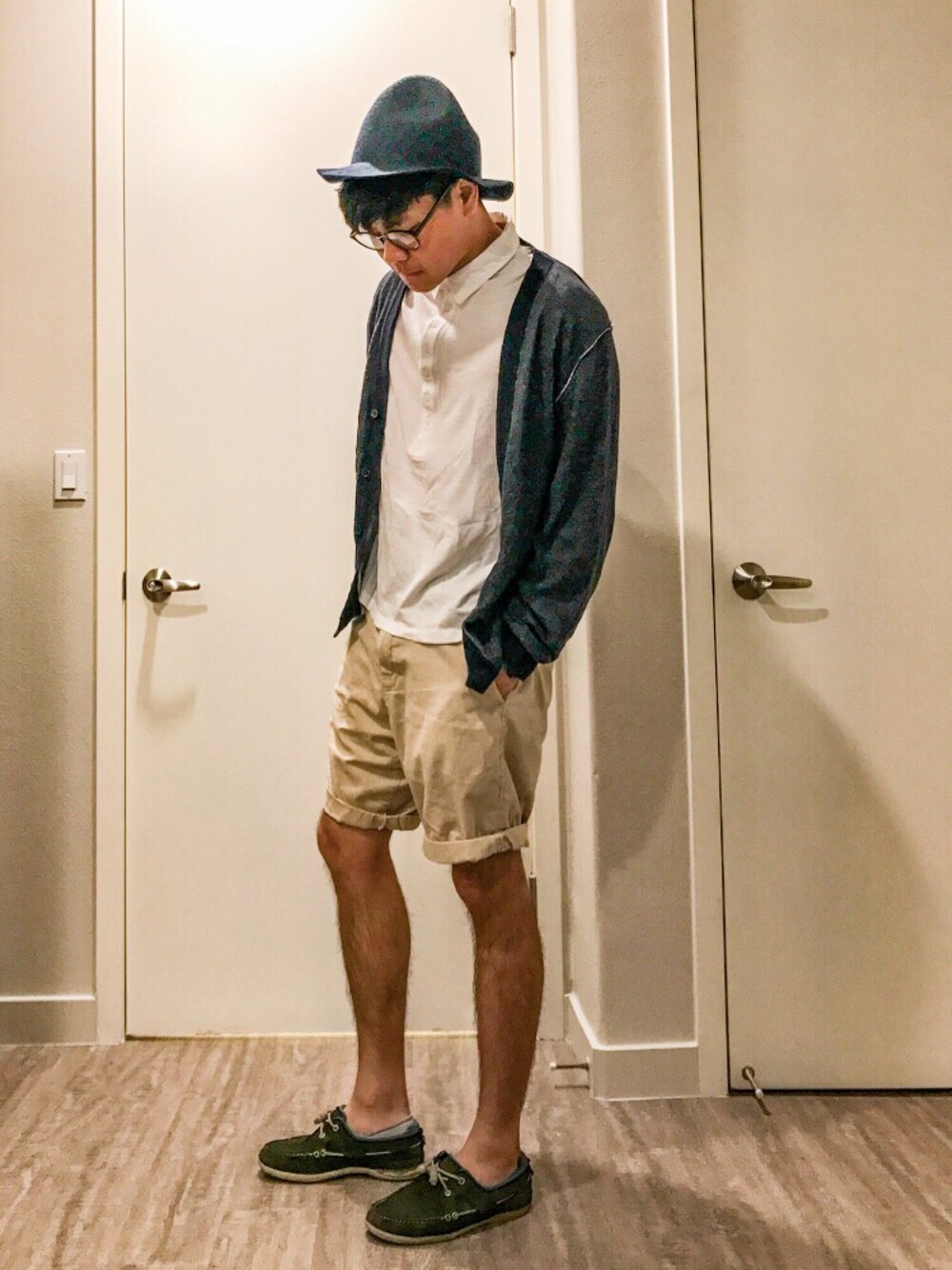 「NAVYのアイテム（ハット、ブルー系）」を使った、Legend Chenさん（メンズ・175cm）の春コーディネートの1枚目の写真