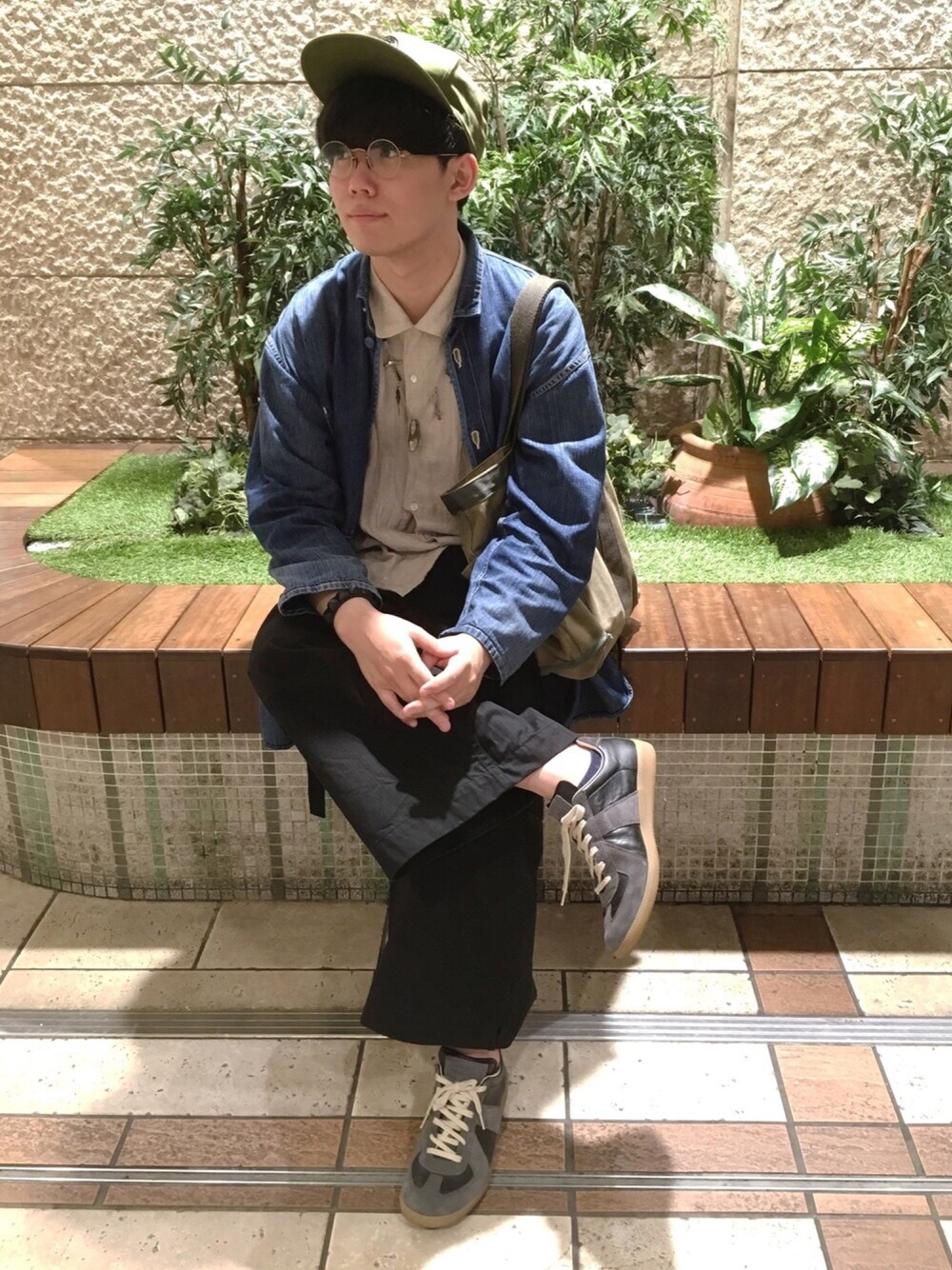「半袖シャツ、丸メガネ、denim、ジャーマントレーナー、お気に入り」｜「PORTER CLASSICの17SS BASEBALL CAP（キャップ、グリーン系）」を使った、3achiel /さん（メンズ・173cm）の春コーディネートの1枚目の写真