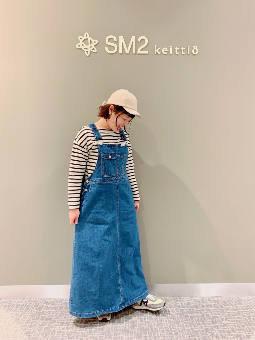 「春コーデ、大人カジュアル、カジュアルコーデ、デニム、ジャンパースカート、ボーダー、ボーダーTシャツ、プチプラコーデ、Samansa Mos2 blue、Samansa Mos2」｜「Samansa Mos2 blueの【高山都コラボ】デニムジャンスカ（ジャンパースカート、ブルー系）」を使った、yukaさん（レディース・153cm）の春コーディネートの1枚目の写真