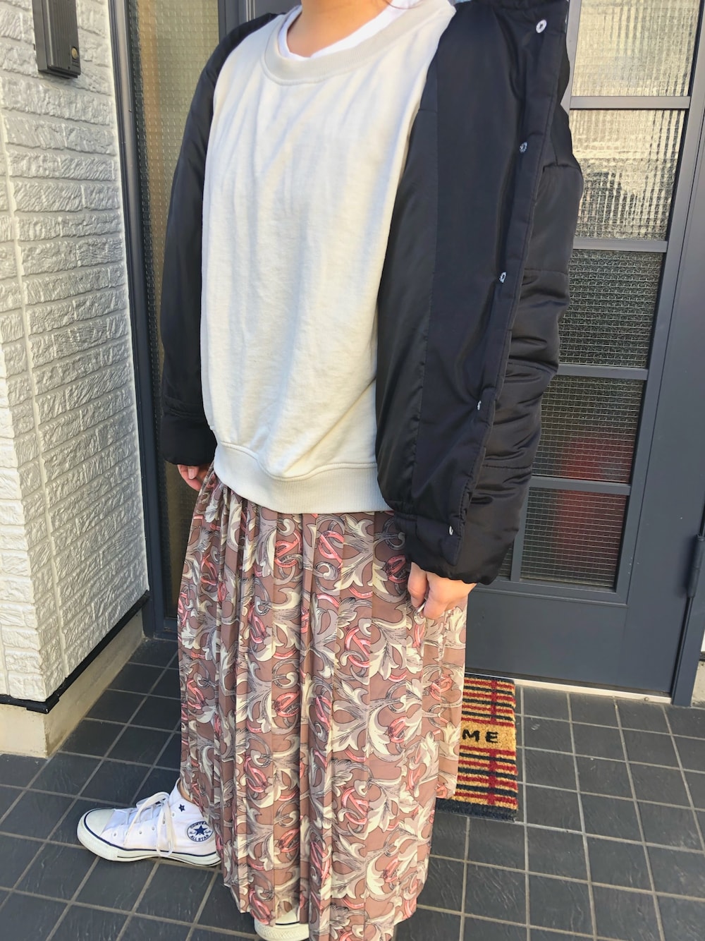 「H&Mのアイテム（スウェット、ベージュ系）」を使った、aさん（レディース・150cm）の冬コーディネートの1枚目の写真