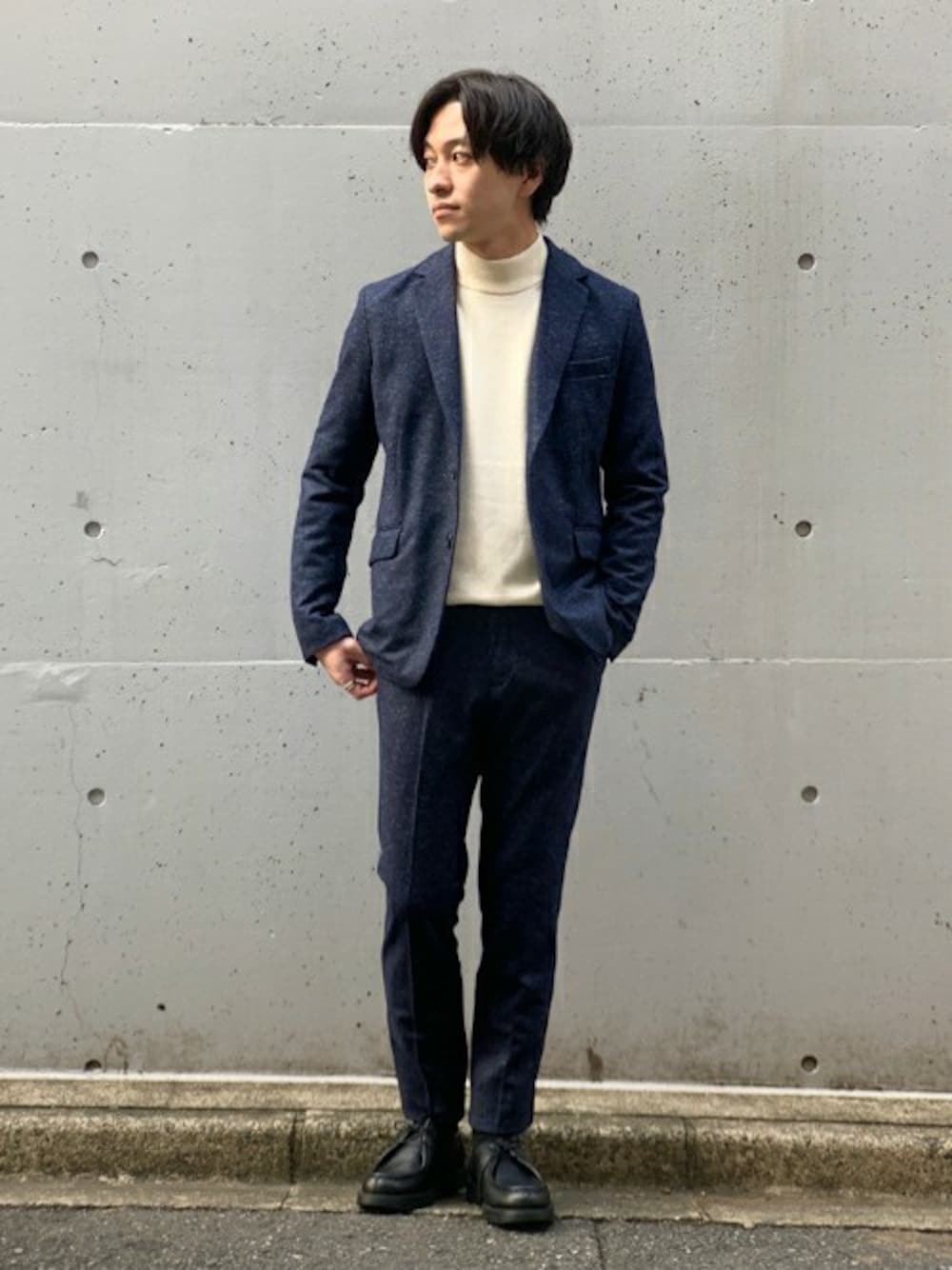 「シンプル、ネイビー、タートルネック、大人カジュアル、大人コーデ、タートルネックニット、シンプルコーデ、オトナカジュアル、おとなコーデ、417 EDIFICE」｜「417 EDIFICEの◆ウールブレンド ジャージ イージースラックス（スラックス、ブルー系）」を使った、KIKAWAさん（メンズ・165cm）の冬コーディネートの1枚目の写真
