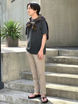 「アイテム（スラックス、ベージュ系）」を使った、KIKAWAさん（メンズ・165cm）の夏コーディネート
