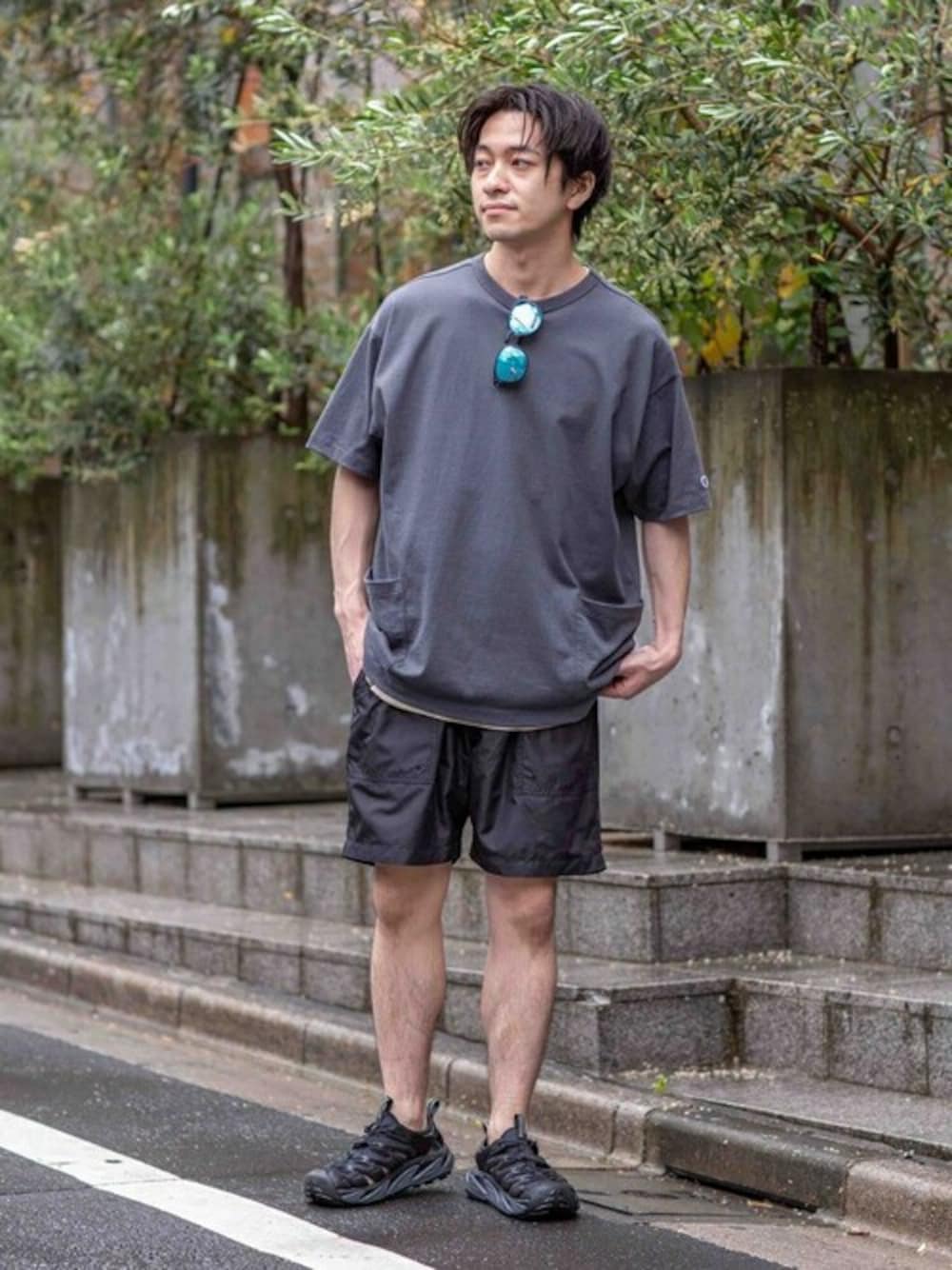 「ビッグシルエット、ワントーンコーデ、ショートパンツ、Tシャツ、オーバーサイズ、休日スタイル、Champion、夏コーデ、gung-ho、417 EDIFICE」｜「Championの◆【CHAMPION / チャンピオン】417別注 UTILITY TEE（Tシャツ/カットソー、グレー系）」を使った、KIKAWAさん（メンズ・165cm）の夏コーディネートの1枚目の写真