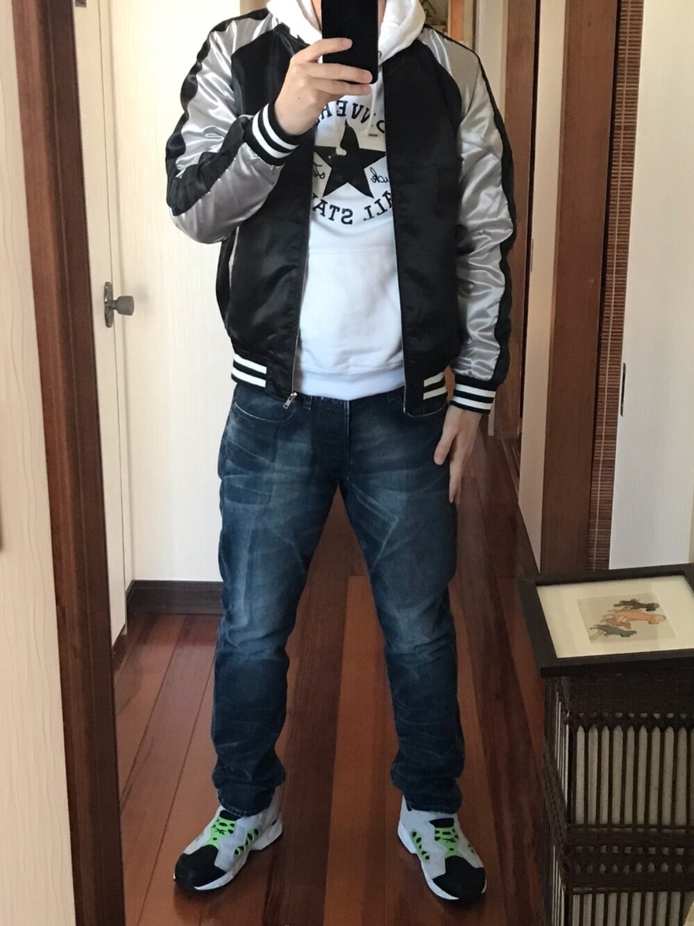「スカジャン、おしゃれさんと繋がりたい、reebok、パーカー」｜「Reebokのアイテム（スニーカー、グリーン系）」を使った、山参さん（メンズ・180cm）の冬コーディネートの1枚目の写真