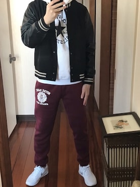 「CONVERSE（コンバース）のアイテム（パーカー）」を使った、山参さん（メンズ・180cm）の冬コーディネート