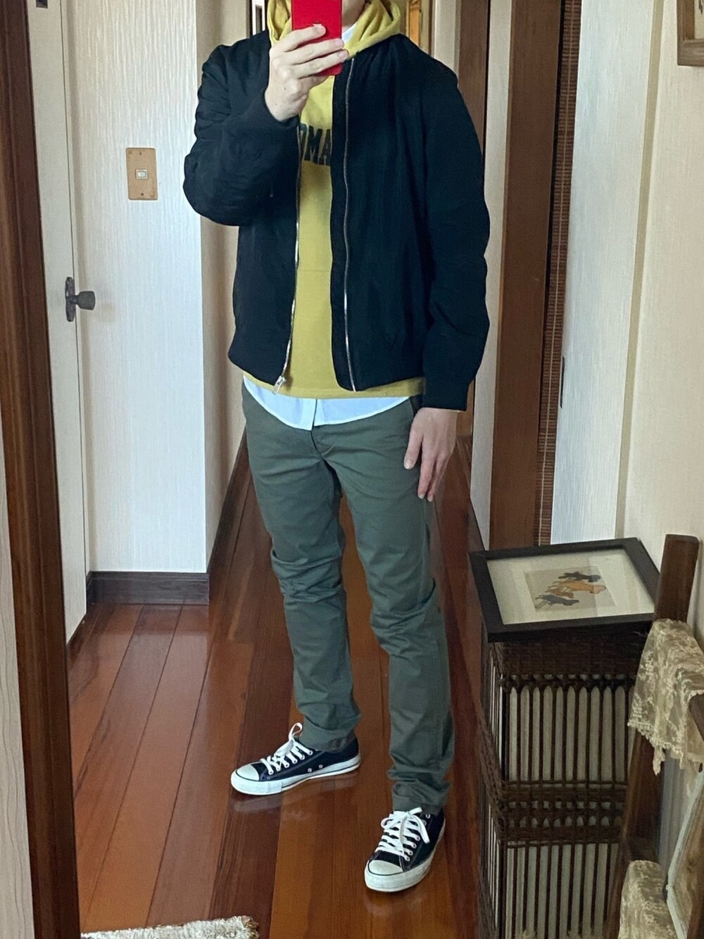 「おしゃれさんと繋がりたい、converse、パーカー、H&M」｜「Naughty dogの【Naughty Dog】フェードスウェットパーカー（Tシャツ/カットソー、イエロー系）」を使った、山参さん（メンズ・180cm）の冬コーディネートの1枚目の写真
