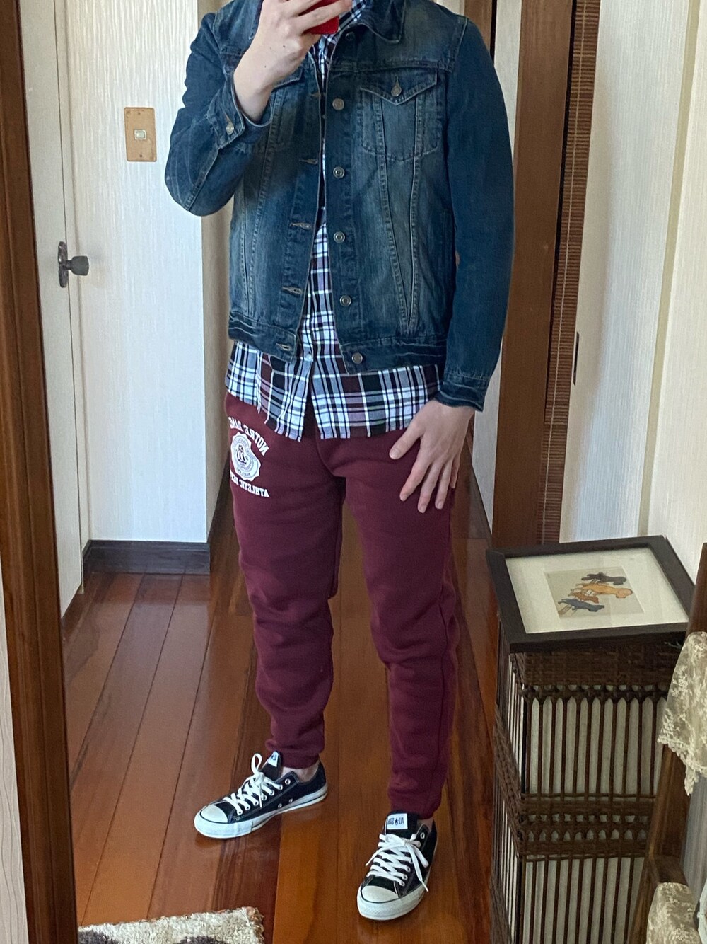 「おしゃれさんと繋がりたい、お洒落さんとつながりたい、スウェットパンツ、デニムジャケット、converse、H&M、Junred」｜「JUNREDのアイテム（デニムジャケット、ブルー系）」を使った、山参さん（メンズ・180cm）の冬コーディネートの1枚目の写真