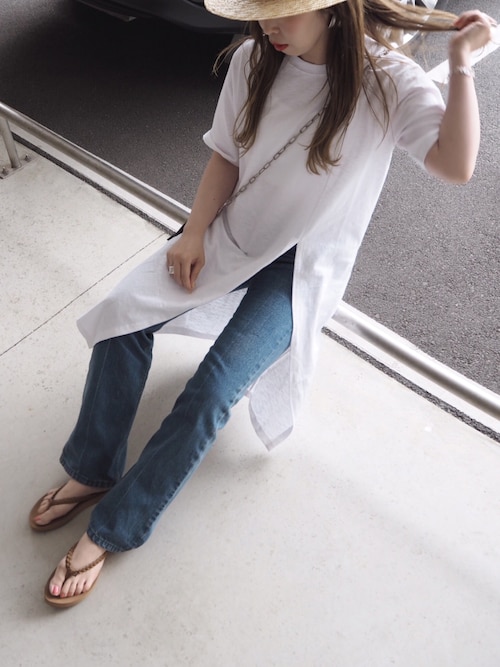 白Tシャツ 夏コーデ