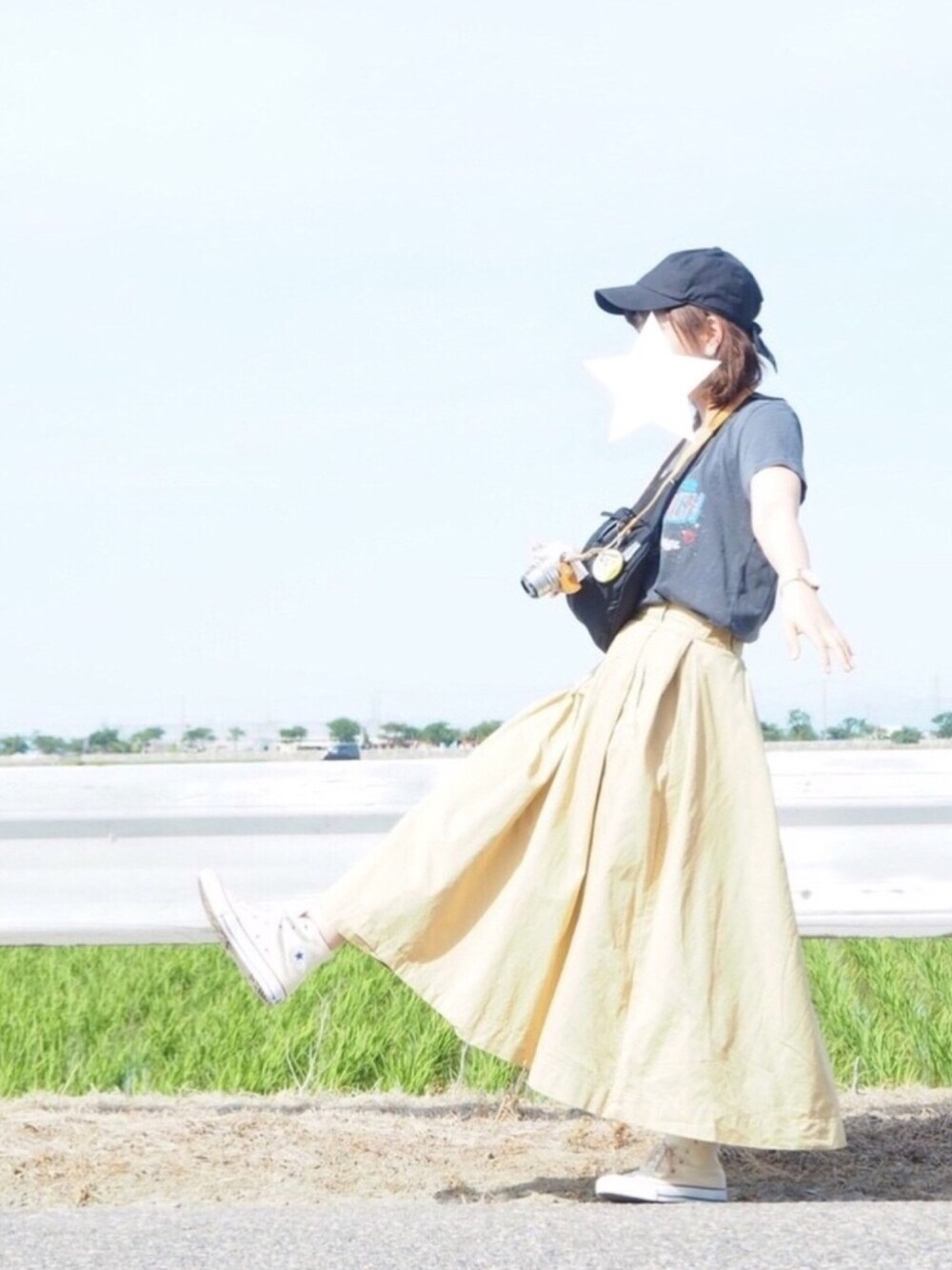 「夏コーデ、スポーティー、Tシャツ、スカート、コンバース、スニーカー、キャップ、カジュアル、プチプラ、ウエストポーチ」｜「CONVERSEのCONVERSE ALL STAR HI (WHT)（スニーカー、ホワイト系）」を使った、chocotan＊さん（レディース・162cm）の夏コーディネートの1枚目の写真