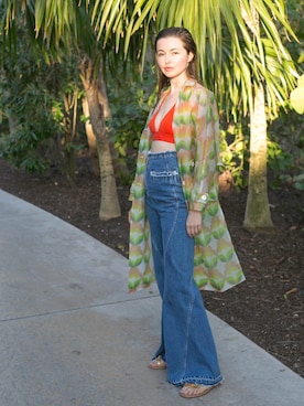「chic」｜「アイテム（その他アウター）」を使った、Yulia F. Kirpalaniさん（レディース・175cm）の春コーディネート