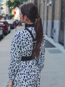 「tibi（ティビ）のアイテム（ワンピース/ドレス）」を使った、Yulia F. Kirpalaniさん（レディース・175cm）の夏コーディネート