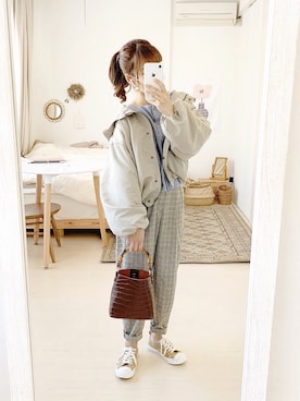 「カーキアウター」｜「アイテム（マウンテンパーカー）」を使った、高芦あかりさん（レディース・152cm）の春コーディネート