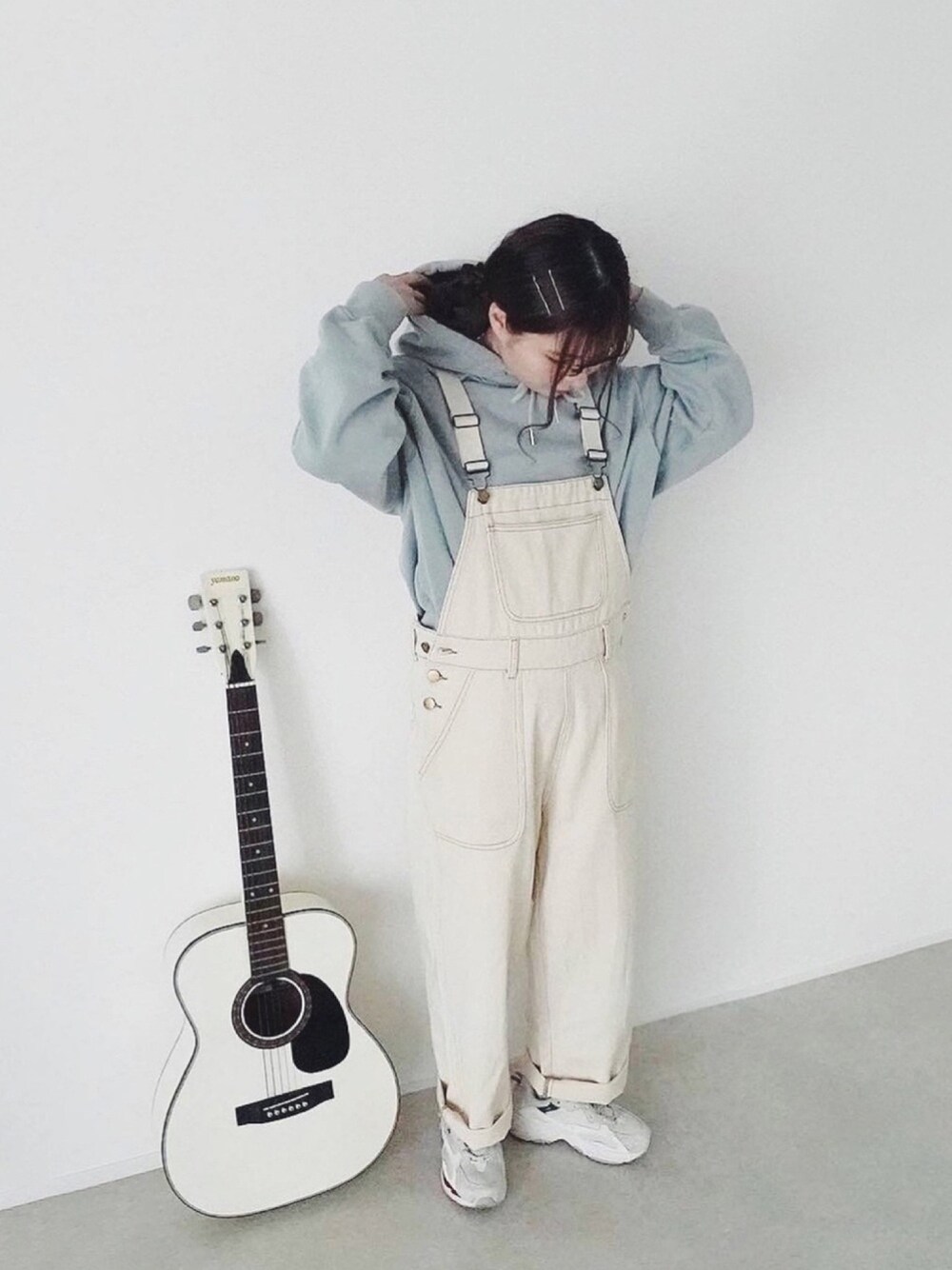 「GU、ジーユー、サロペット、オーバーオール」｜「GUのアイテム（パーカー、ブルー系）」を使った、高芦あかりさん（レディース・152cm）の冬コーディネートの1枚目の写真