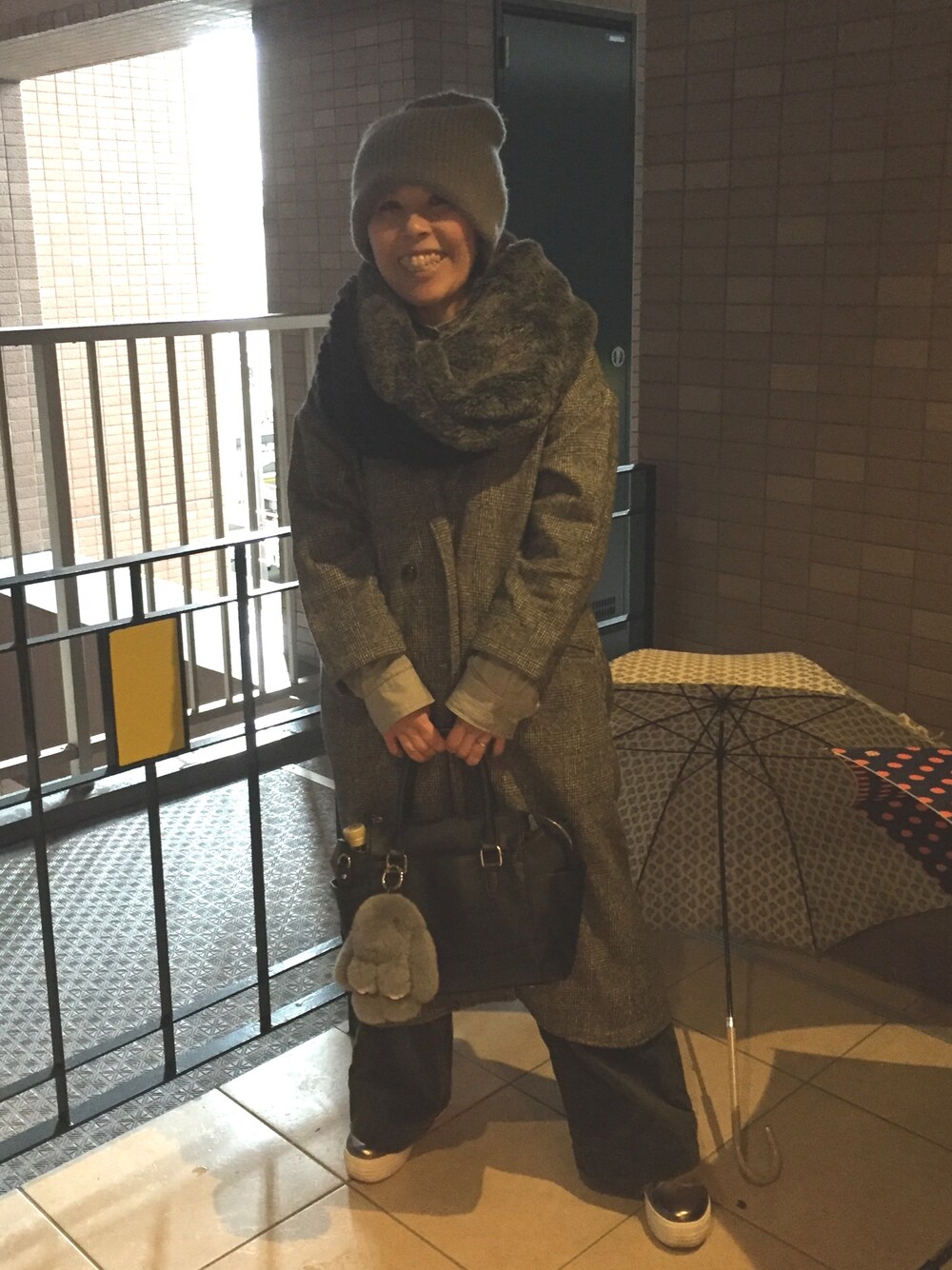 「本日のコーデ」｜「FELISSIMOのアイテム（ストール/ショール、ブラック系）」を使った、Megumi Hiroeさん（レディース・148cm）の冬コーディネートの1枚目の写真