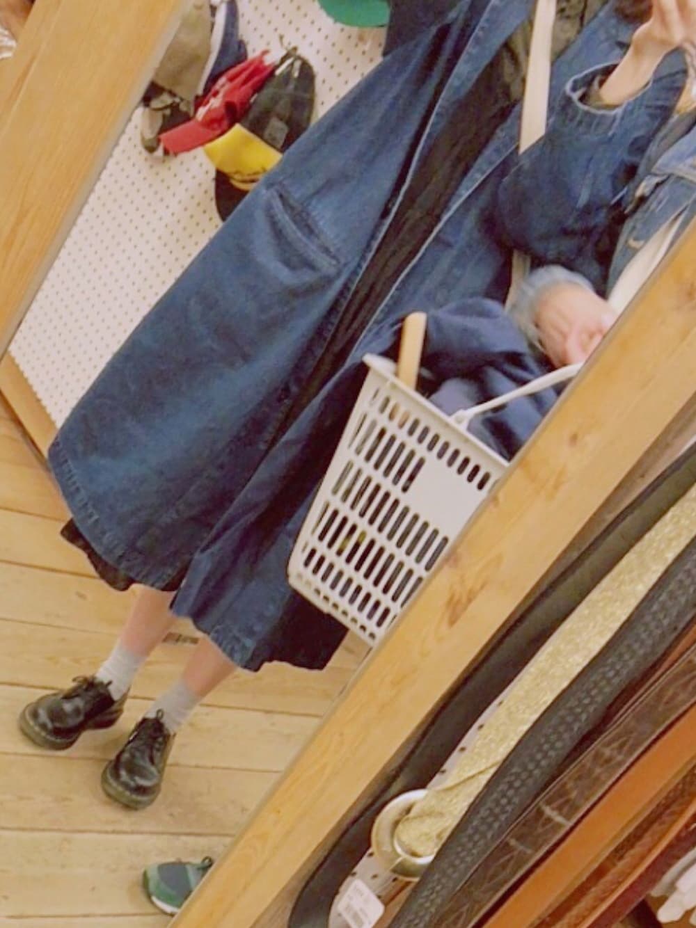 「niko and ...、UNIQLO、Dr.Martens、Polo Ralph Lauren、GU、ehka sopo、spring、古着、ootd」｜「UNIQLOのプレミアムリネンシャツ（長袖）（シャツ/ブラウス、グリーン系）」を使った、アカナさん（レディース・161cm）の春コーディネートの1枚目の写真