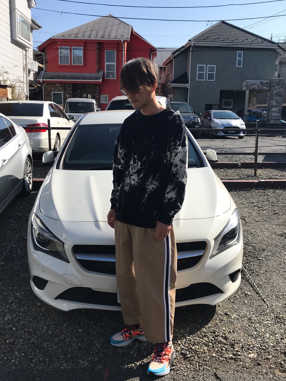 「FIG&VIPERのBonjourタイダイ BIG PO（Tシャツ/カットソー、ブラック系）」を使った、マルモさん（メンズ・182cm）の秋コーディネートの1枚目の写真