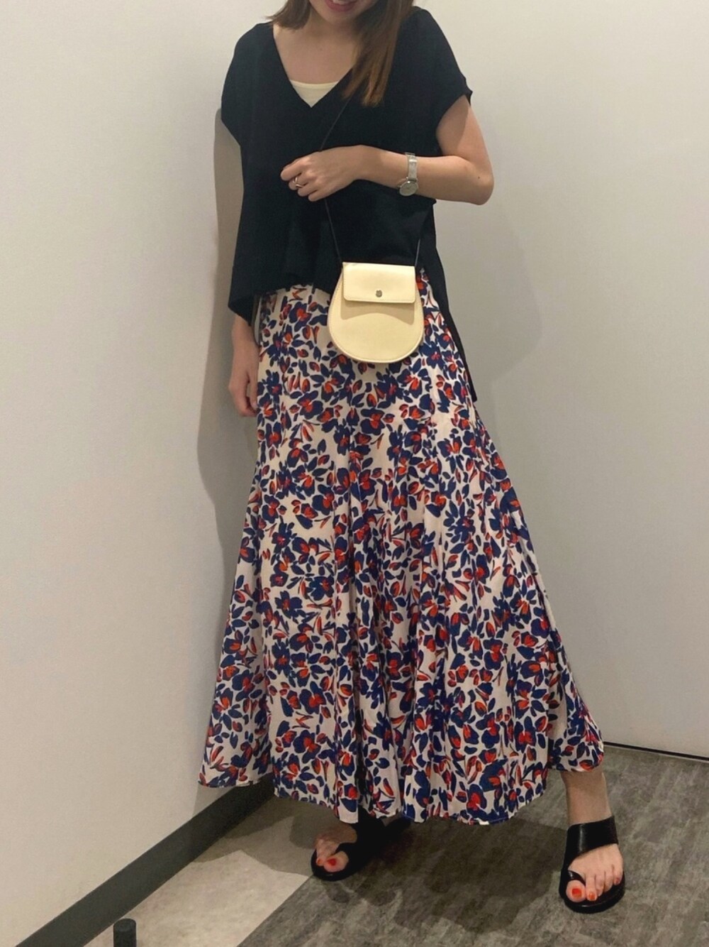 「夏コーデ、ベスト、KBF、今日のコーデ、スカート、トングサンダル、柄物、ootd、大人コーデ、オトナ女子」｜「KBFのアイテム（バッグ、ホワイト系）」を使った、えび（JEANASIS）さん（レディース・162cm）の夏コーディネートの1枚目の写真