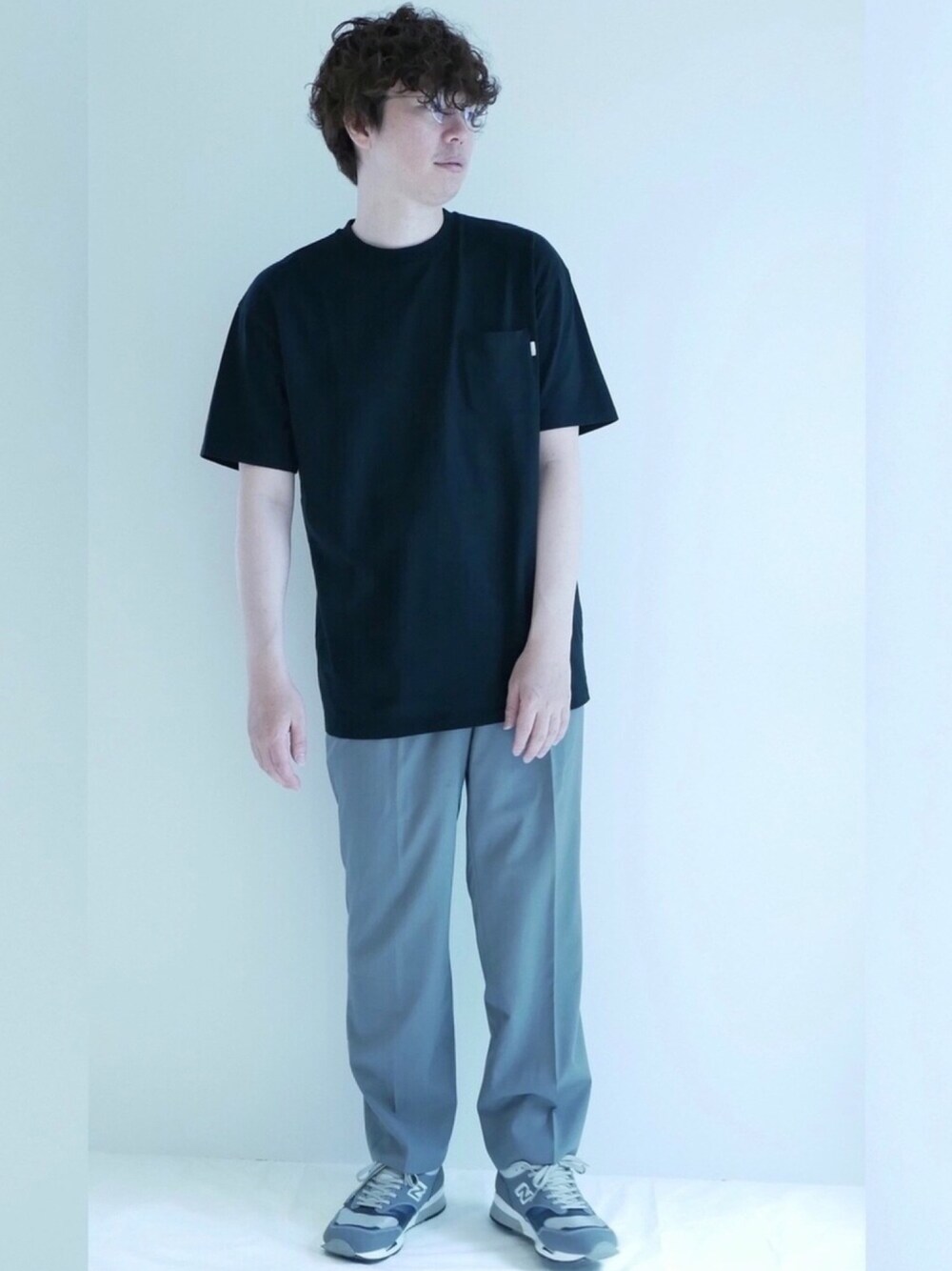 「ポストアメニティー、post amenities、New Balance、ニューバランス、古着、古着MIX、めがね、スラックス、夏コーデ、くすみカラー」｜「post amenitiesのPerfecTee 2020（Tシャツ/カットソー、その他）」を使った、甲斐マイクさん（メンズ・183cm）の夏コーディネートの1枚目の写真