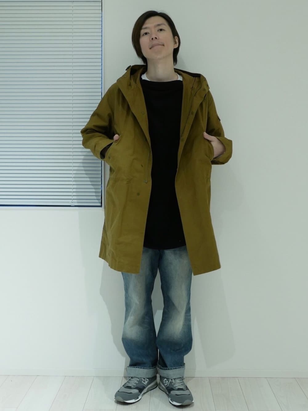 「UniversalWorks.、post amenities、GAP、New Balance、モッズコート、デニム、ニューバランス、スモック、フリース、オトナカジュアル」｜「post amenitiesのpost amenities Last Long Sleeve 2020 (PACT002)（Tシャツ/カットソー、ホワイト系）」を使った、甲斐マイクさん（メンズ・183cm）の秋コーディネートの1枚目の写真