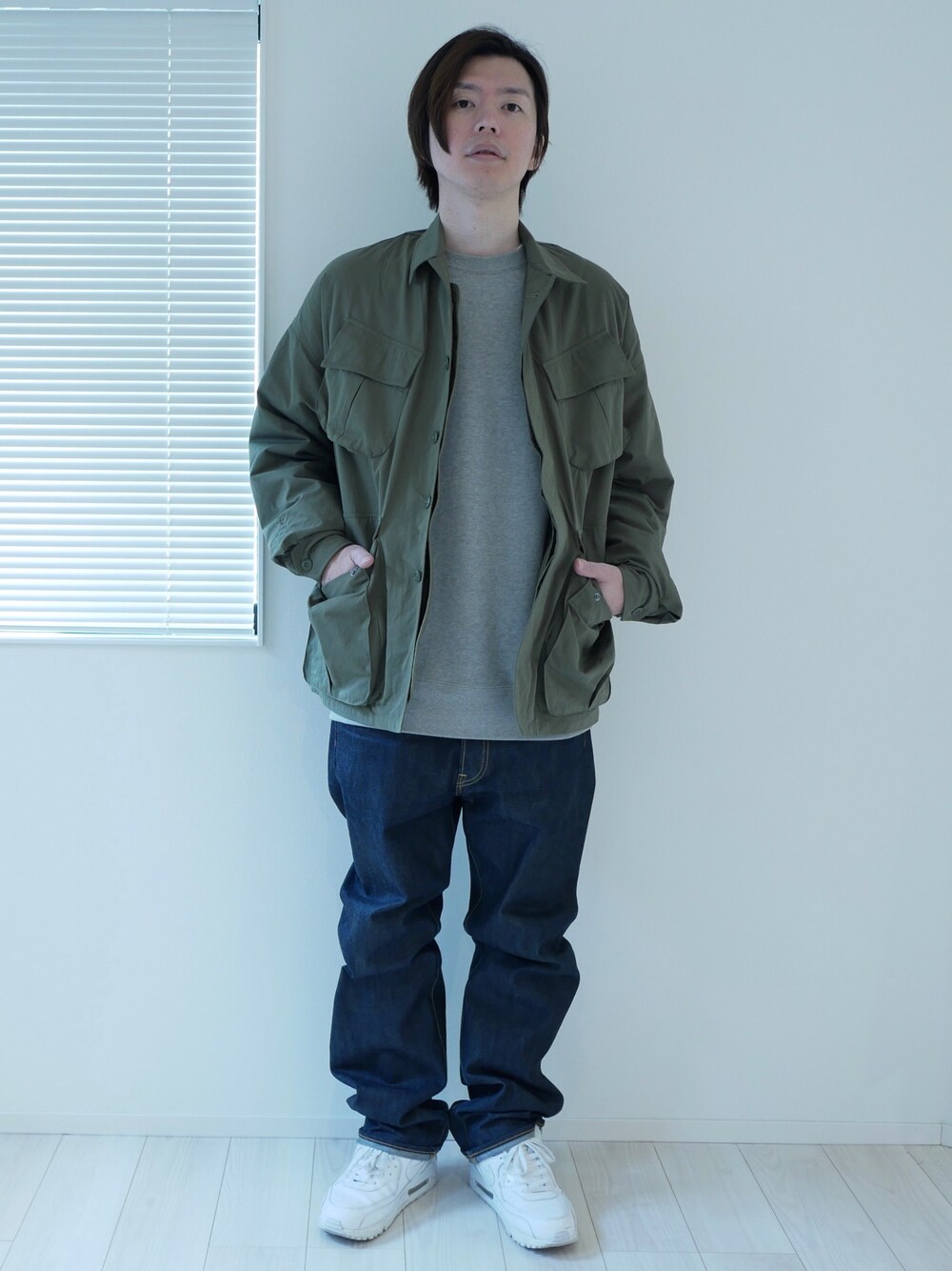 「FREAK’Ｓ STORE、post amenities、NIKE、キルティングジャケット、ファティーグジャケット、ミリタリー、デニム、スウェット、ブルゾン、カジュアルコーデ」｜「FREAK'S STOREのWEB限定 ビッグシルエット ジャングルファティーグ ジャケット（ミリタリージャケット、グリーン系）」を使った、甲斐マイクさん（メンズ・183cm）の秋コーディネートの1枚目の写真