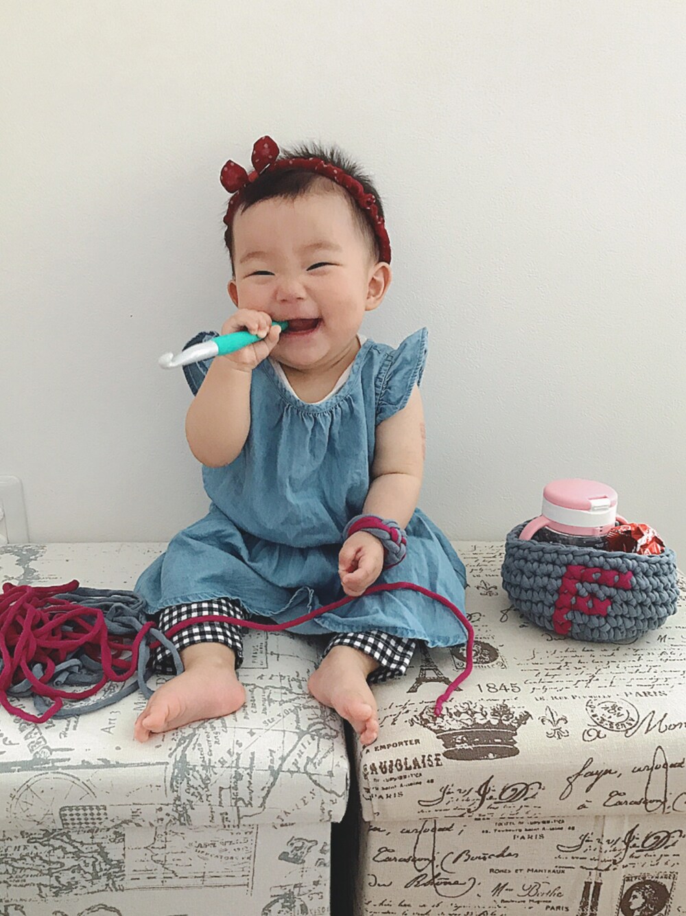 「おんなのこ、夏コーデ、7か月、80cm、デニムワンピース、ヘアバンド、ハンドメイド」｜「GAPのアイテム（ワンピース、ブルー系）」を使った、ふーちゃんさん（キッズ・70cm）の夏コーディネートの1枚目の写真