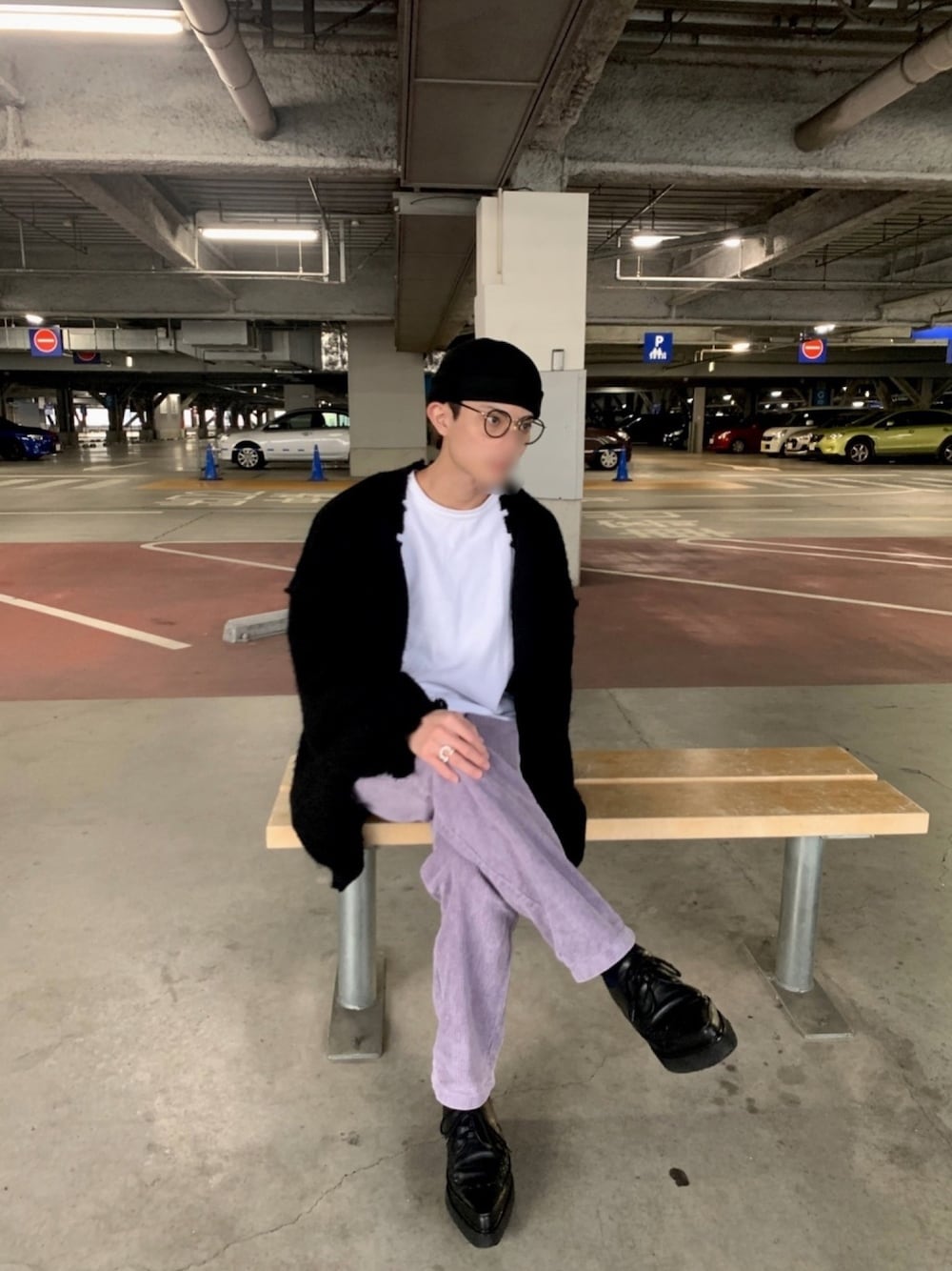 「ラフ、シンプル、おしゃれさんと繋がりたい、春、TENDERLOIN、adsr、GEORGE COX、コーデュロイパンツ」｜「URBAN RESEARCHのロングスリーブ度詰めワッフルルーズクルーネック（Tシャツ/カットソー、ホワイト系）」を使った、Mさん（メンズ・165cm）の春コーディネートの1枚目の写真