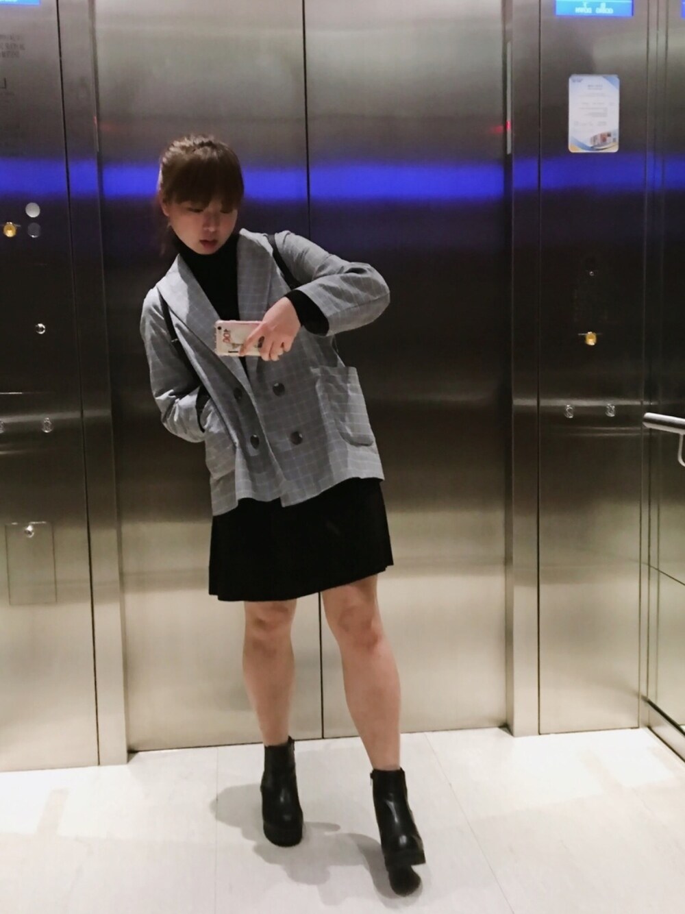 「interview、interview look、COS、Hong Kong、hongkong、hongkonggirl、CHARLES＆KEITH、korea、korea style、Formal」｜「KOREAのアイテム（ジャケット/アウター、グレー系）」を使った、92さん（レディース・163cm）の冬コーディネートの1枚目の写真