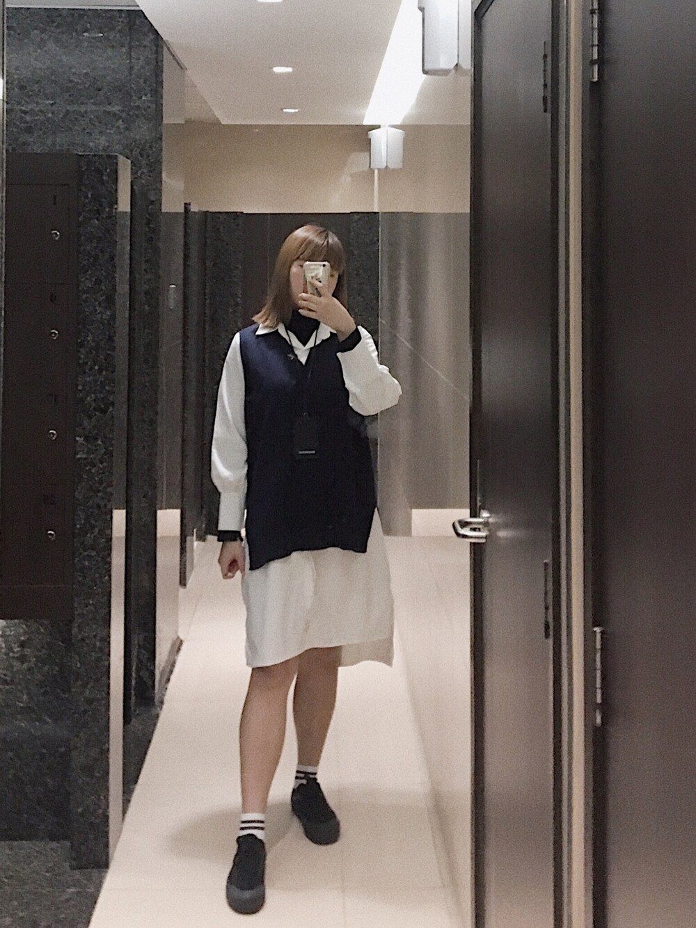 「girl、working style、hkgirl、Hong Kong、Japan、korea、korea style」｜「SPAOのアイテム（ベスト、ブルー系）」を使った、92さん（レディース・163cm）の春コーディネートの1枚目の写真
