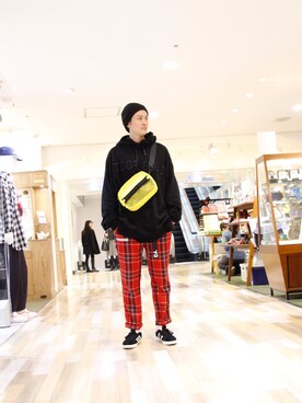 「アイテム（ボディバッグ/ウエストポーチ、イエロー系）」を使った、SHINYA KASHIWAGIさん（メンズ・177cm）の春コーディネート