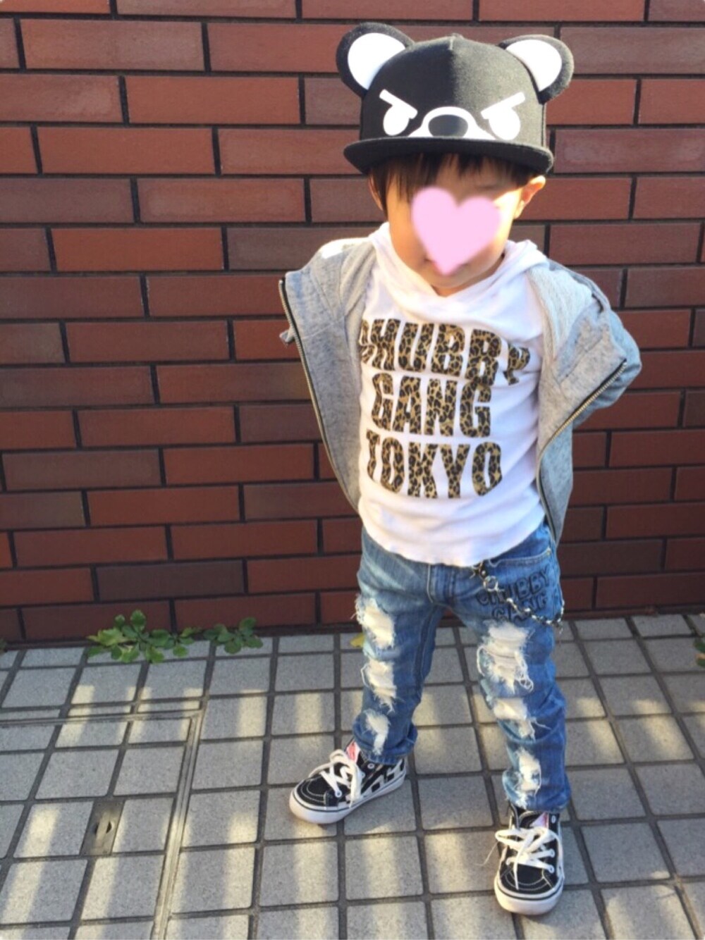 「レオパード柄、クラッシュデニム、キャップ、パーカー、キッズコーデ、キッズファッション、3歳、男の子コーデ」｜「JOEY HYSTERICのHYSTERIC BEAR キャップ（キャップ、ブラック系）」を使った、kurukanaさん（キッズ・90cm）の冬コーディネートの1枚目の写真
