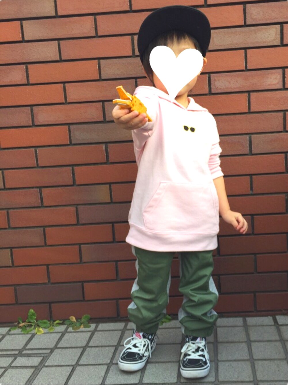 「パーカー、キャップ、ピンク、キッズコーデ」｜「RODEO CROWNS WIDE BOWLのアイテム（パーカー、ピンク系）」を使った、kurukanaさん（キッズ・90cm）の冬コーディネートの1枚目の写真
