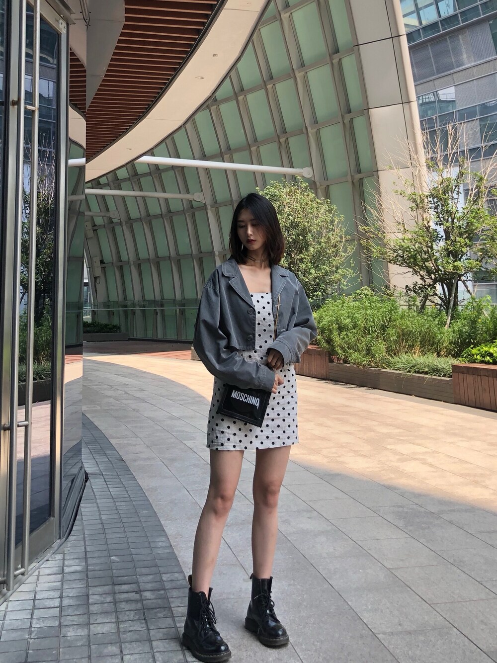 「苏州中心」｜「Y'sのアイテム（デニムジャケット、グレー系）」を使った、Irreal_さん（レディース・170cm）の秋コーディネートの1枚目の写真